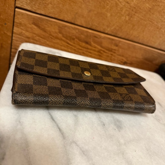 Louis Vuitton Damier Ebene Wallet (With Crossbody Attachments) - Picture 10 of 15